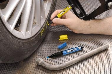 Pentel lakkmarker kerek hegyű 4 db-os szett - fekete, kék, sárga, fehér